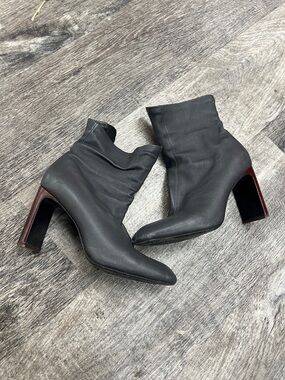 rag & bone Black Leather Ankle Booties with Burgundy Block Heel size 38 (7.5-8)